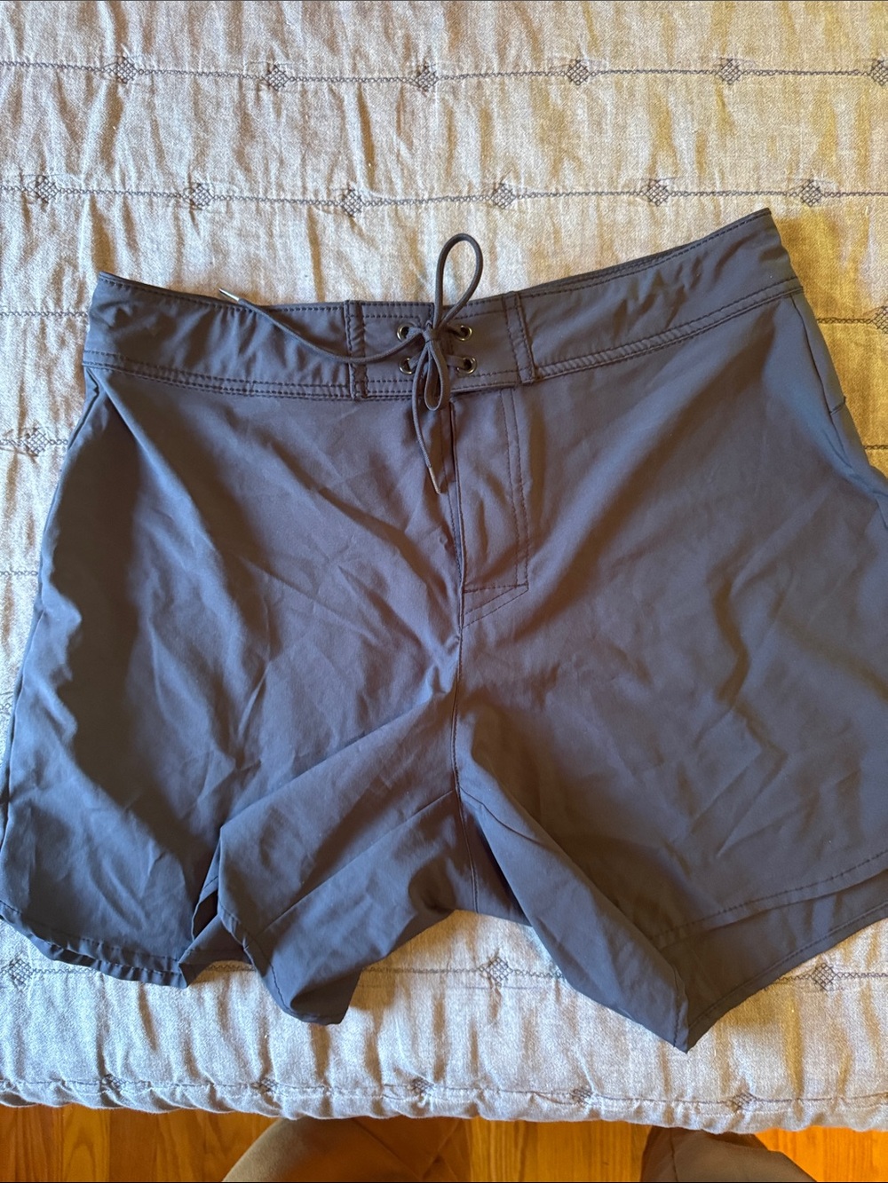 Carve Designs navy board shorts 6”